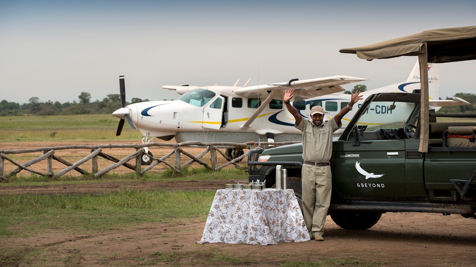 Kenya-Kichwa-Arrival-and-departure-welcoming-guests-with-snacks-and-drinks